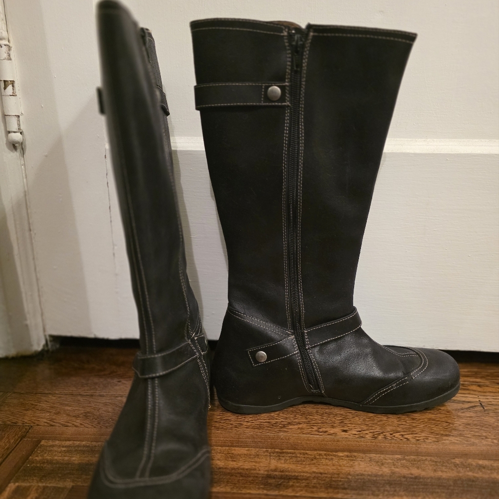Sleek Black Leather Moto Boots